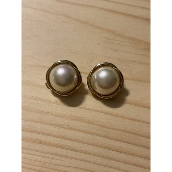 Vintage Gold-Tone Faux Pearl Clip-On Earrings - Retro Fashion Jewelry - Picture 4 of 4